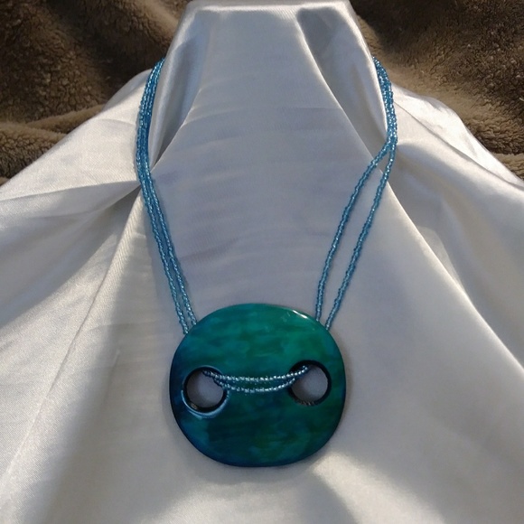 🆕Beaded Necklace with Large Resin Charm - Picture 3 of 5